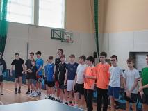 zdjęcie uczestników zawodów w tenisie stołowym