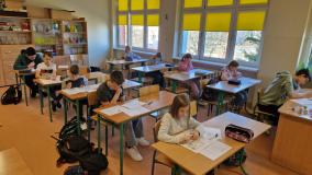 zdjęcie uczestników konkursu "Kangur matematyczny 2025"