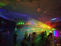 Uczniowie podczas zabawy karnawałowej