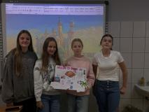 Uczniowie podczas realizacji projektu.