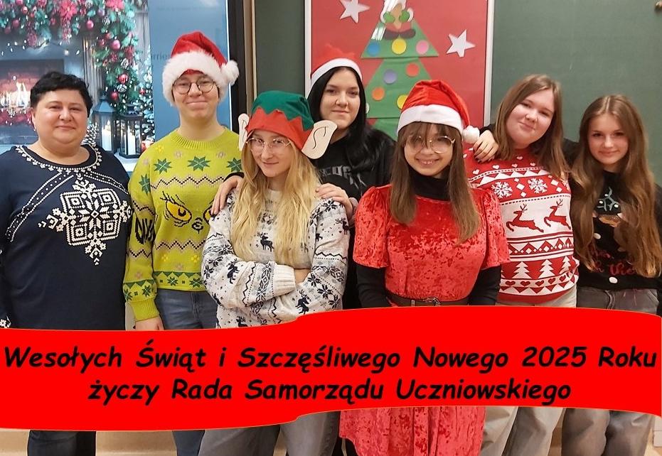 Zdjęcie uczniów z Rady SU składających życzenia